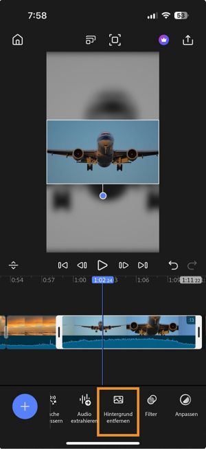 Timeline mit einem ausgewählten Clip und der in der unteren Symbolleiste markierten Option Hintergrund entfernen.