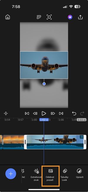 Časová osa s vybraným klipem a volba Odstranit pozadí na dolním panelu nástrojů.