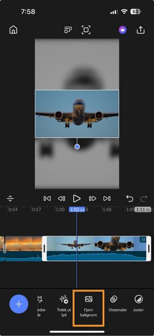 Tidslinje med et valgt klipp og alternativet Fjern bakgrunn uthevet på den nederste verktøylinjen.