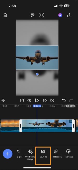 Oś czasu z wybranym klipem i opcją Usuń tło podświetloną na dolnym pasku narzędzi.