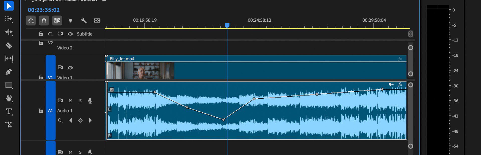Clip audio nella timeline con scalatura della forma d'onda visibile e fotogrammi chiave che indicano le regolazioni del volume.