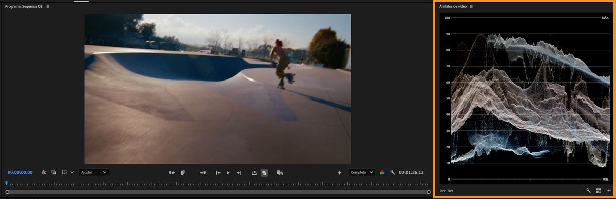 Panel de Video Scopes que muestra la forma de onda junto a la previsualización de vídeo en modo Color.