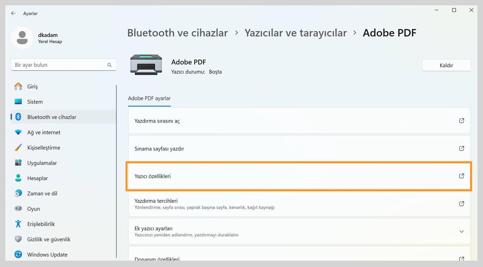 Windows 11 Ayarlar penceresi, Yazdırma kuyruğunu aç, Yazıcı özellikleri, Yazdırma tercihleri ve daha fazlası gibi Adobe PDF yazıcı ayarlarını gösterir.