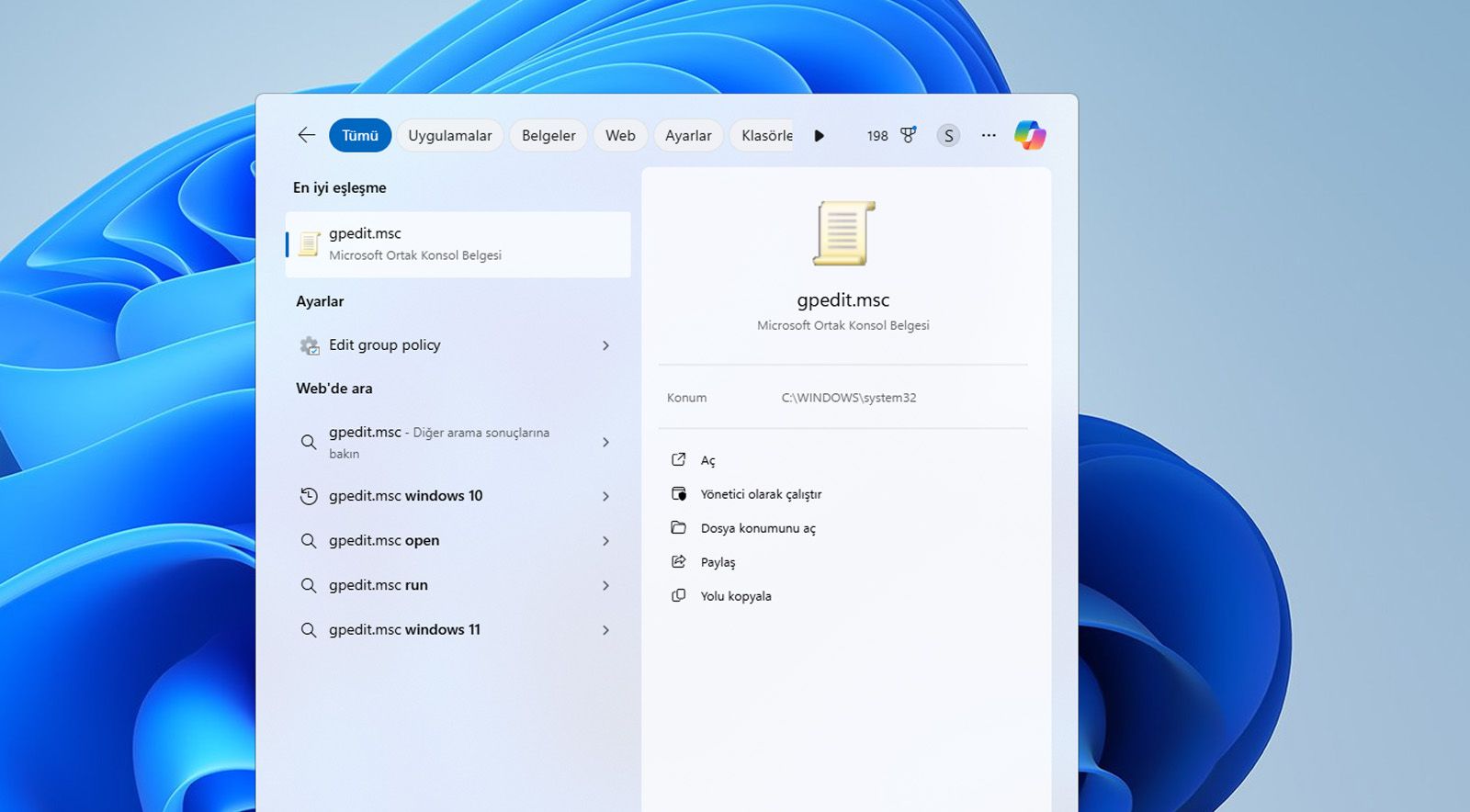 Windows arama çubuğunda Grup İlkesi Düzenleyicisi veya gpedit.msc dosyası görüntülenir.