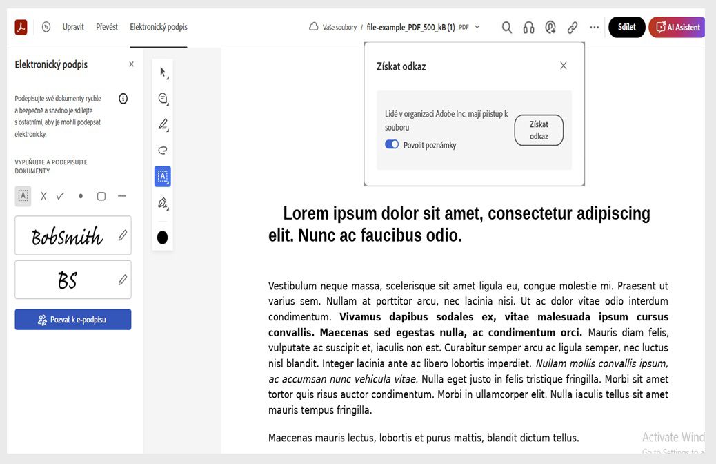 Ikona odkazu v pravém horním rohu se vybere, aby se zobrazilo dialogové okno Získat odkaz s tlačítkem „Získat odkaz“. V dialogovém okně se aktivuje přepínač „Povolit příjemce“.
