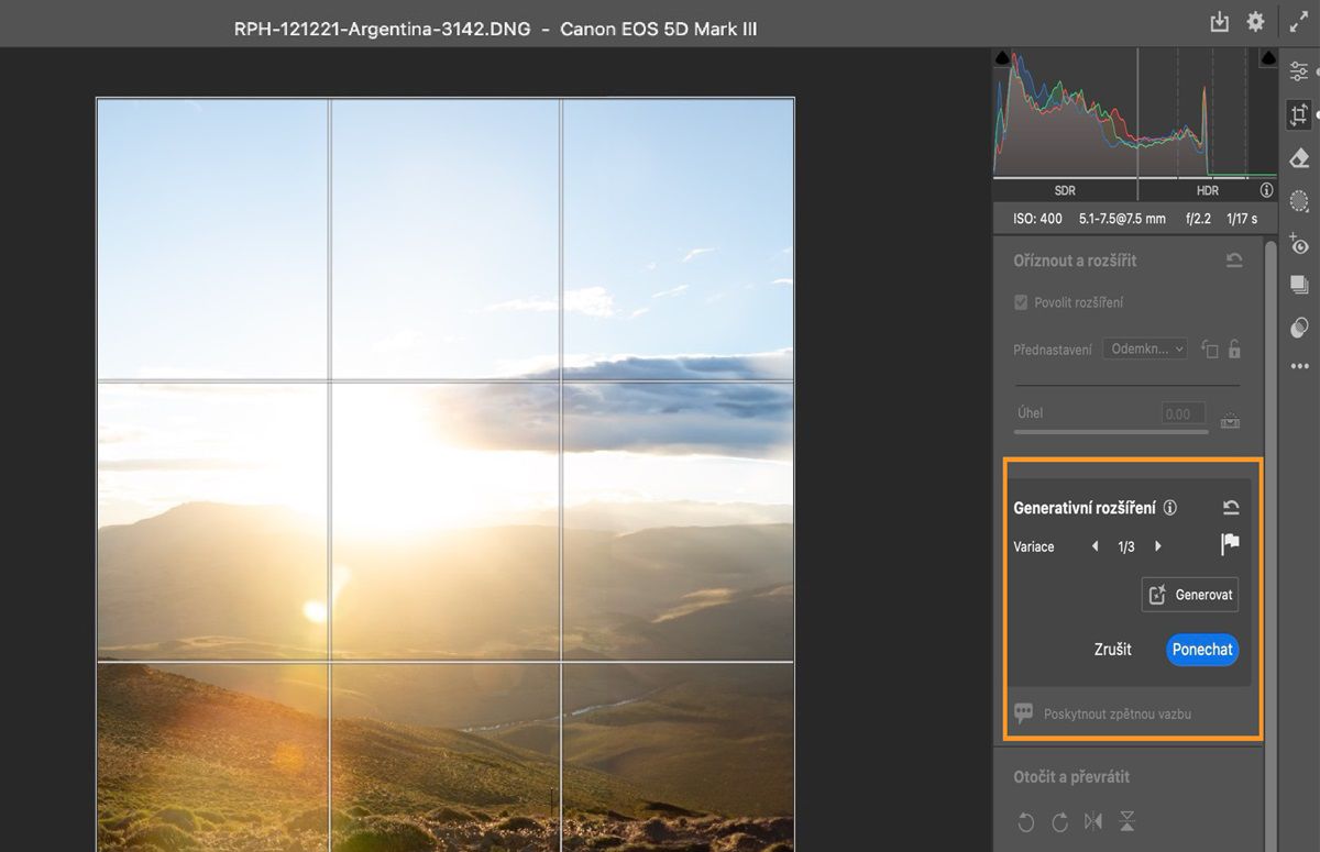 rozměry fotografie jsou zvětšeny a vyplněny funkcí Generativní rozšíření zásuvného modulu Adobe Camera Raw.