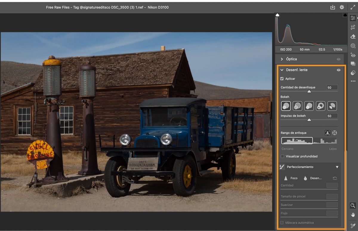 vehículo desenfocado con Desenfoque de lente en Lightroom.