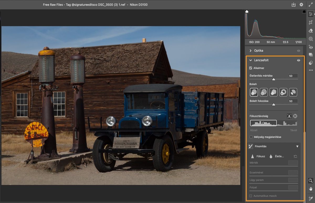 Autó életlenített a Lencsefolt használatával a Lightroom alkalmazásban.