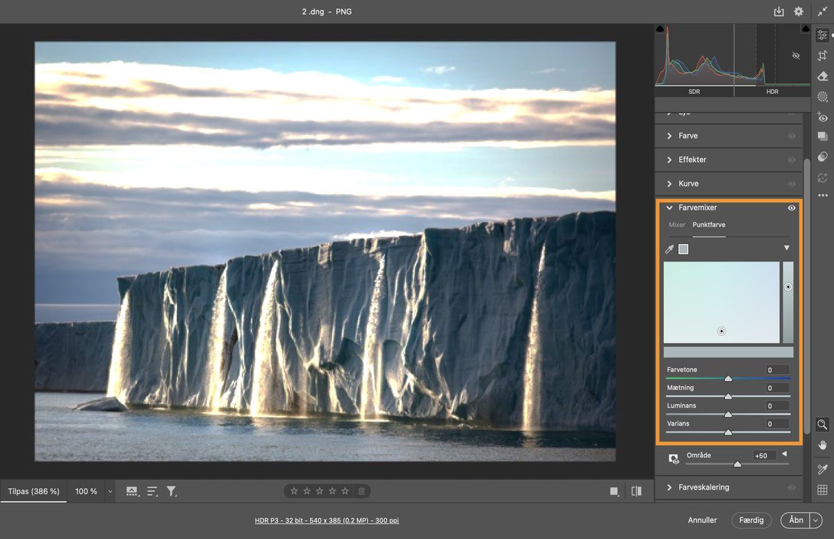 vinduesrefleksioner med flere poppende farver, redigeringsmenuen med farvemixerindstillinger åbne i Adobe Camera Raw