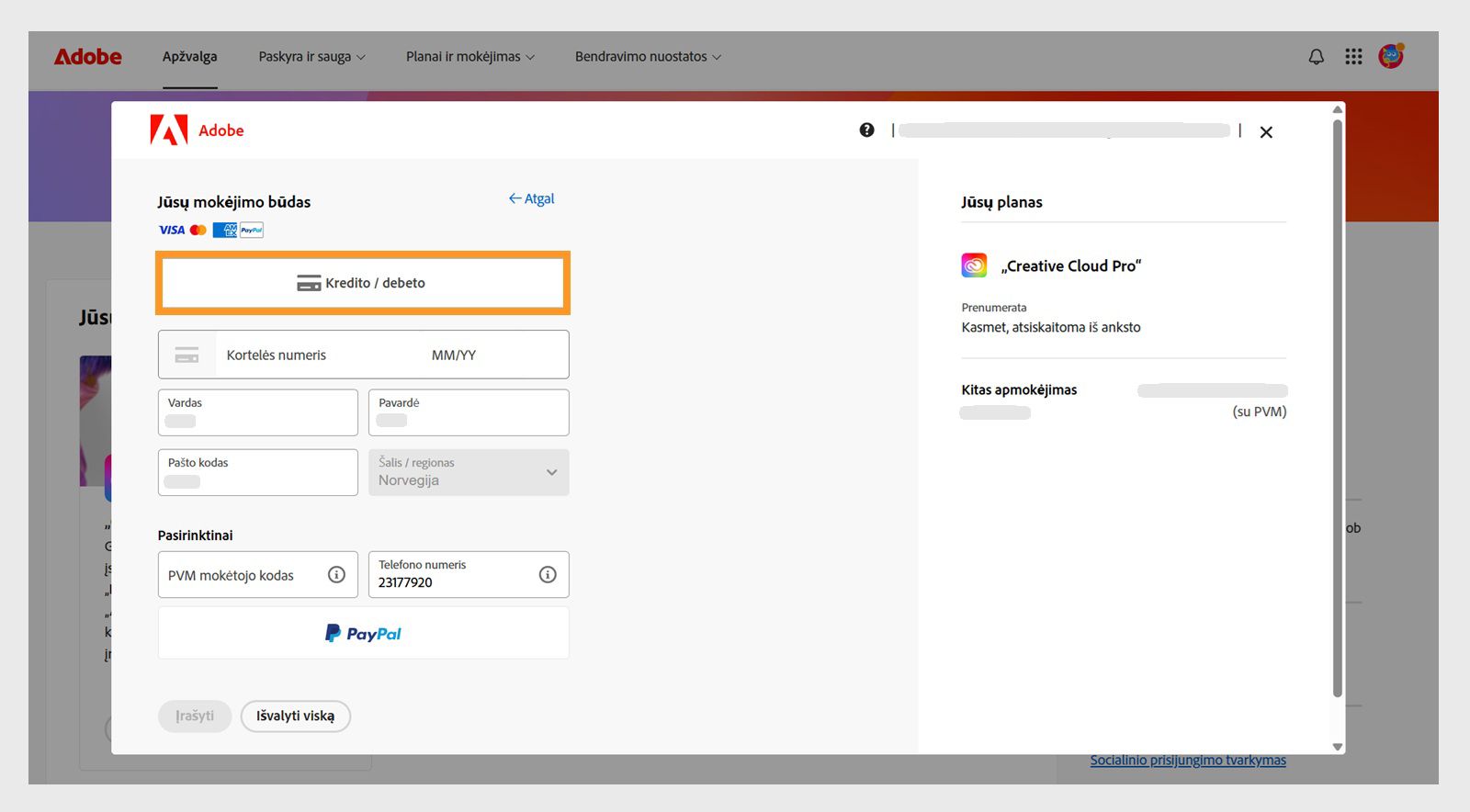 Lange „Jūsų mokėjimo būdas" rodomi galimi mokėjimo būdai. Pasirinkus mokėjimo būdą, rodomi laukai mokėjimo duomenims įvesti. 