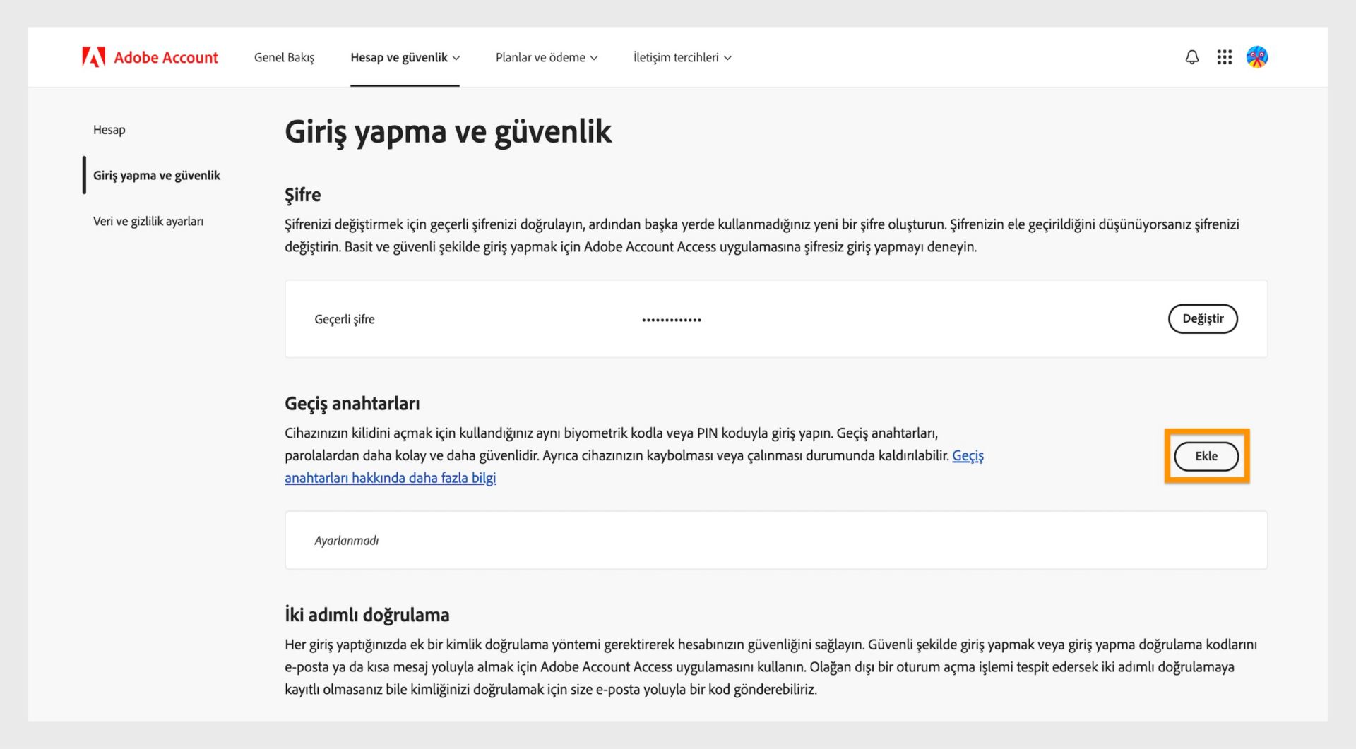 Sayfanın sağ tarafındaki geçiş anahtarları bölümünde bulunan Ekle düğmesi, Adobe hesabınızda oturum açmak için bir parola belirleme seçeneği sunar.