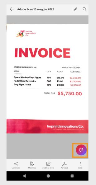 L’icona dell’Assistente IA viene visualizzata su una fattura acquisita da scanner