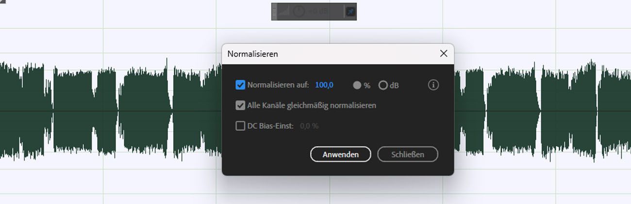 Das Dialogfeld für den Normalisieren-Effekt ist geöffnet und es gibt die options „Normalisieren auf", „Alle Kanäle gleichmäßig normalisieren" und „DC-Bias anpassen" zum Anpassen.
