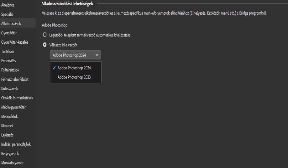 Az Adobe Bridge Alkalmazásbeállítások párbeszédpanele nyitva van a képernyőn. A felhasználó mostantól az Alkalmazás indítási beállításai között kiválaszthatja a Photoshop kívánt verzióját az Elhelyezés és az Eszközök menü munkafolyamataihoz.