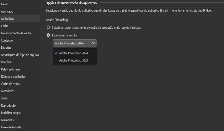 A caixa de diálogo Preferências dos aplicativos do Adobe Bridge é aberta na tela. O usuário agora pode selecionar a versão desejada do Photoshop nas Opções de inicialização do aplicativo para os fluxos de trabalho dos menus Inserir e Ferramentas.
