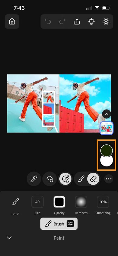 A Photoshop iPhone vásznán megjelenik a kiemelt színválasztó, amely az előtérszín hozzáadására szolgál.