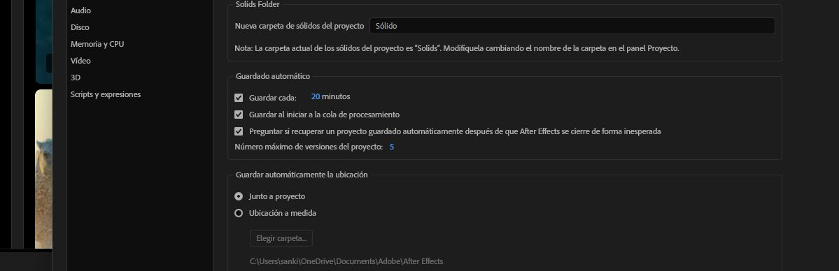 La sección Guardado automático muestra Guardar cada ajustado a 20 minutos, Guardar al iniciar la cola de renderizado marcado, y Versiones máximas del proyecto ajustado a 5, con Ubicación del Guardado automático ajustada a Junto al proyecto.