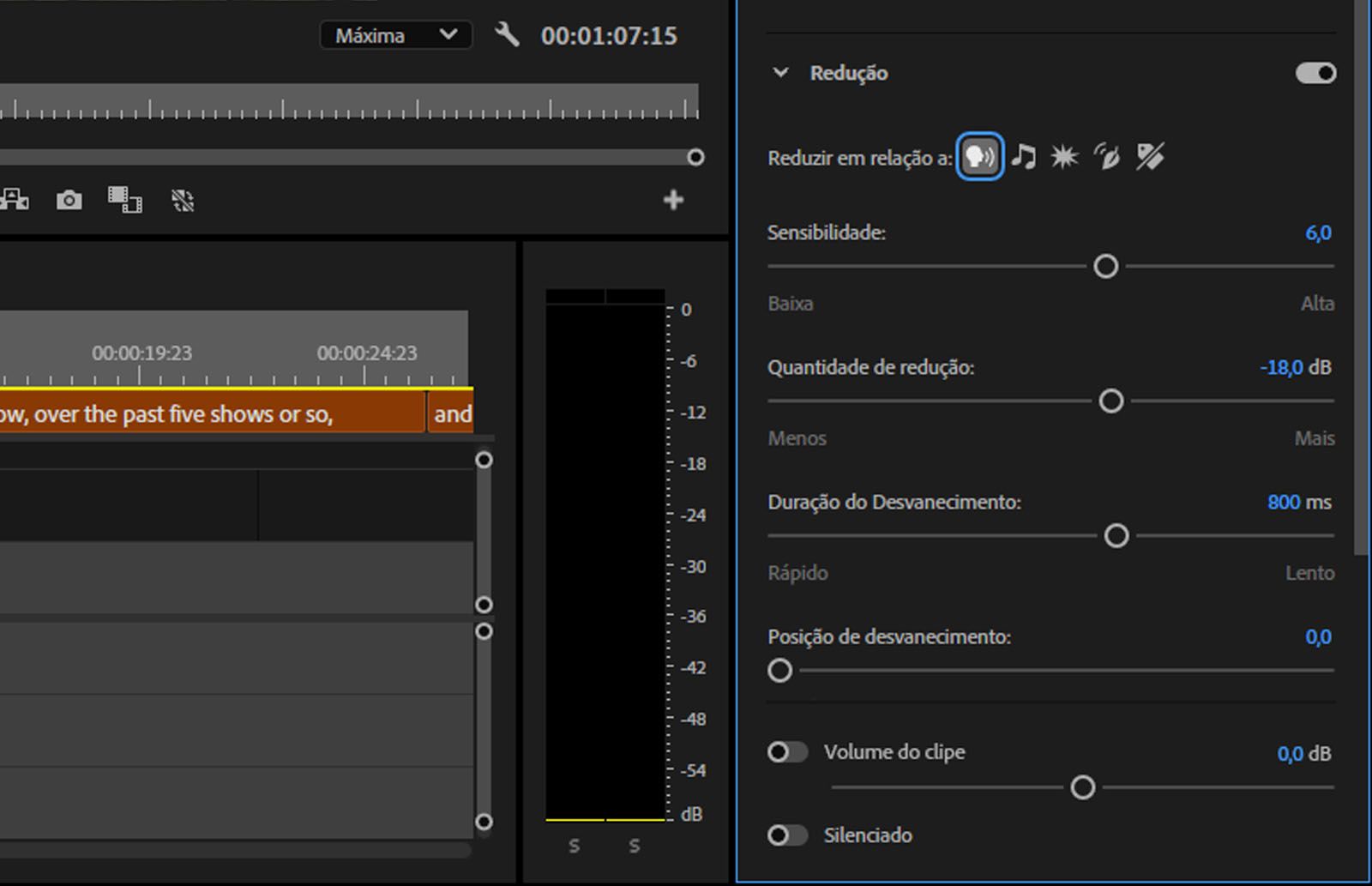 O painel “Áudio essencial” aberto com a opção de remixagem selecionada.