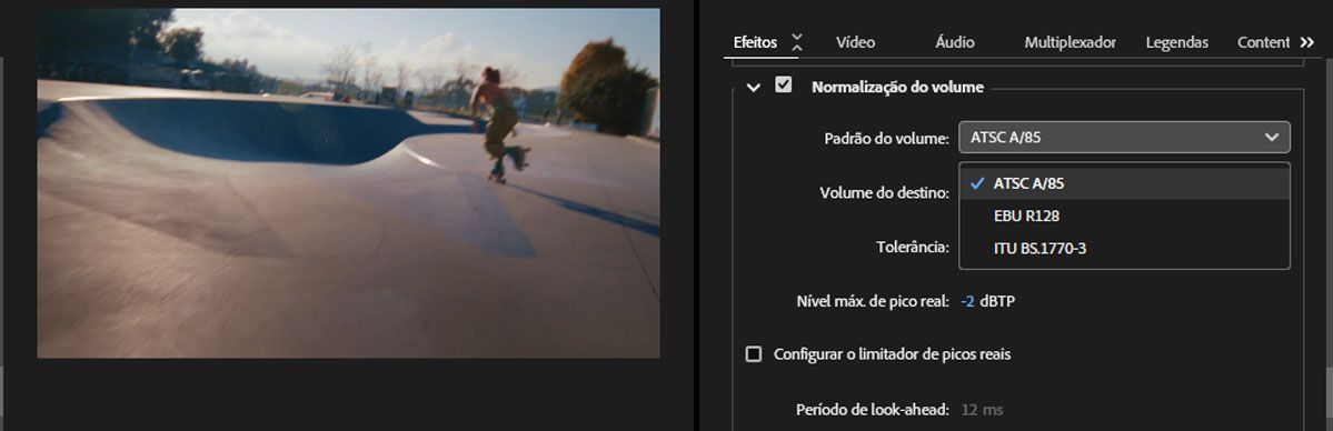 Menu suspenso Padrão de volume aberto, mostrando opções ATSC A/85, EBU R128 e ITU BS.1770-3.