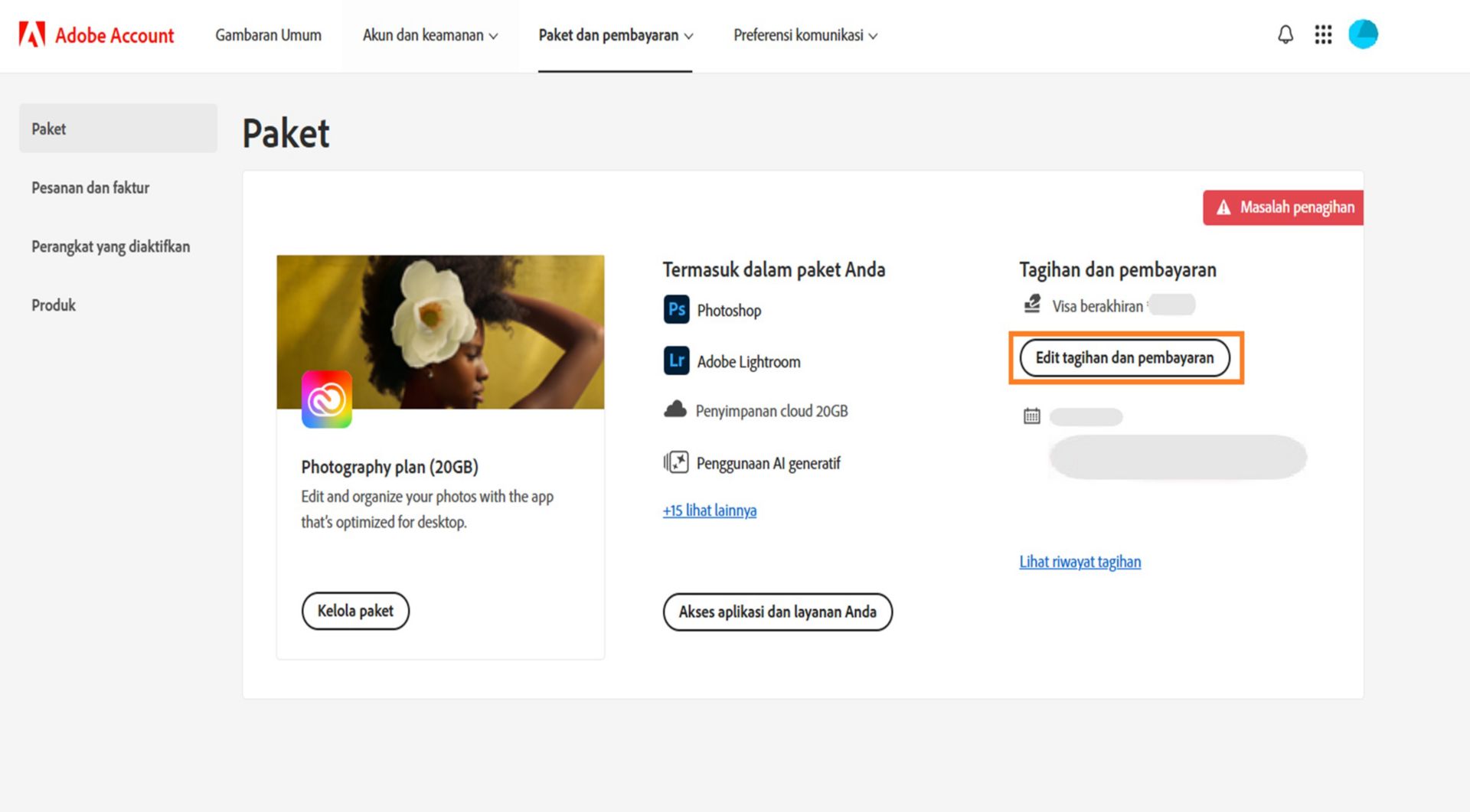 Halaman paket di akun Adobe Anda menunjukkan bahwa Anda memiliki masalah penagihan dengan metode pembayaran Anda, dengan opsi untuk mengedit penagihan dan pembayaran, menampilkan riwayat penagihan, mengakses aplikasi dan layanan, serta mengelola paket.