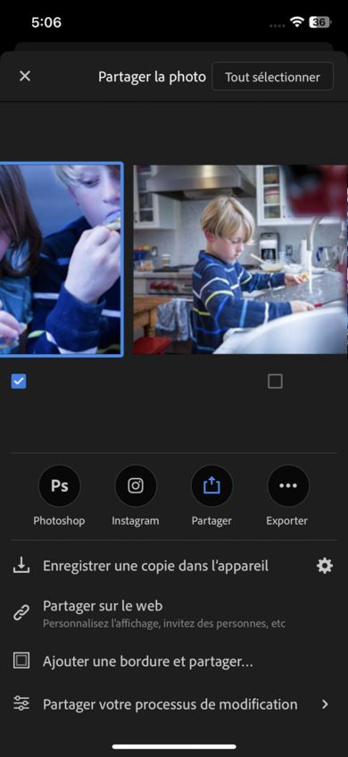Les photos s’affichent dans une seule vue d’un album. Le bouton Tout sélectionner permet de sélectionner toutes les photos d’un album.