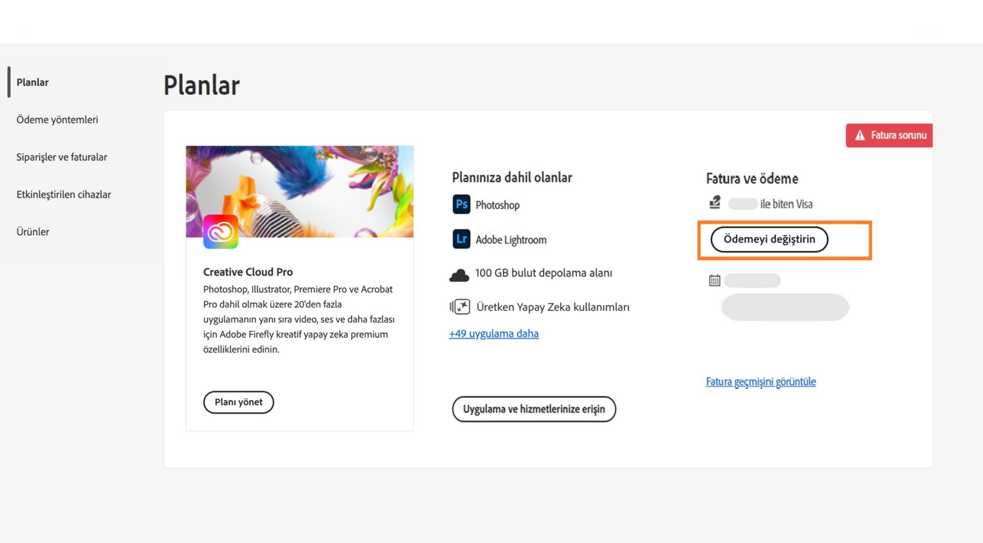 Adobe hesabınızdaki Planlar sayfası, ödeme yönteminizle ilgili bir faturalandırma sorununuz olduğunu gösterir ve faturalandırmayı ve ödemeyi düzenleme, faturalandırma geçmişini görüntüleme, uygulamalara ve hizmetlere erişme ve planı yönetme seçenekleri sunar. 
