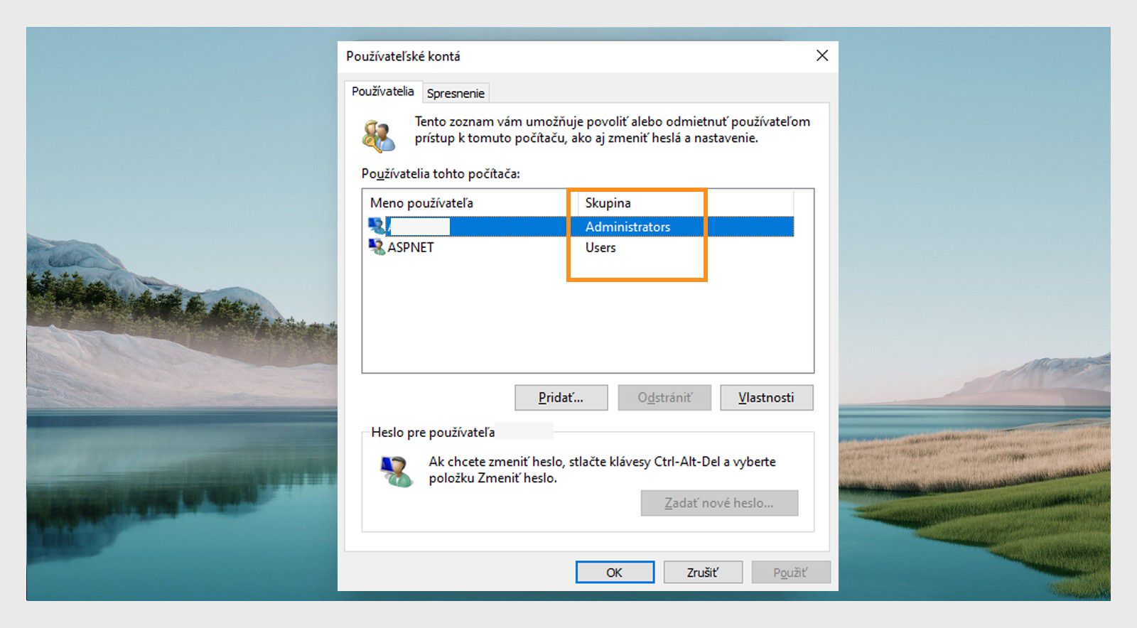 Okno Používateľské kontá zobrazuje prístupové oprávnenia pre každého používateľa na karte Skupina.