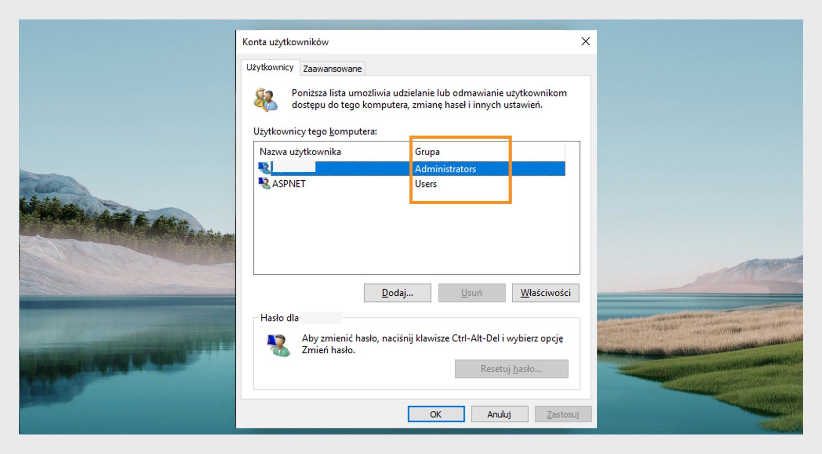 Okno Konta użytkowników wyświetla uprawnienia dostępu dla każdego użytkownika w kolumnie Grupa.