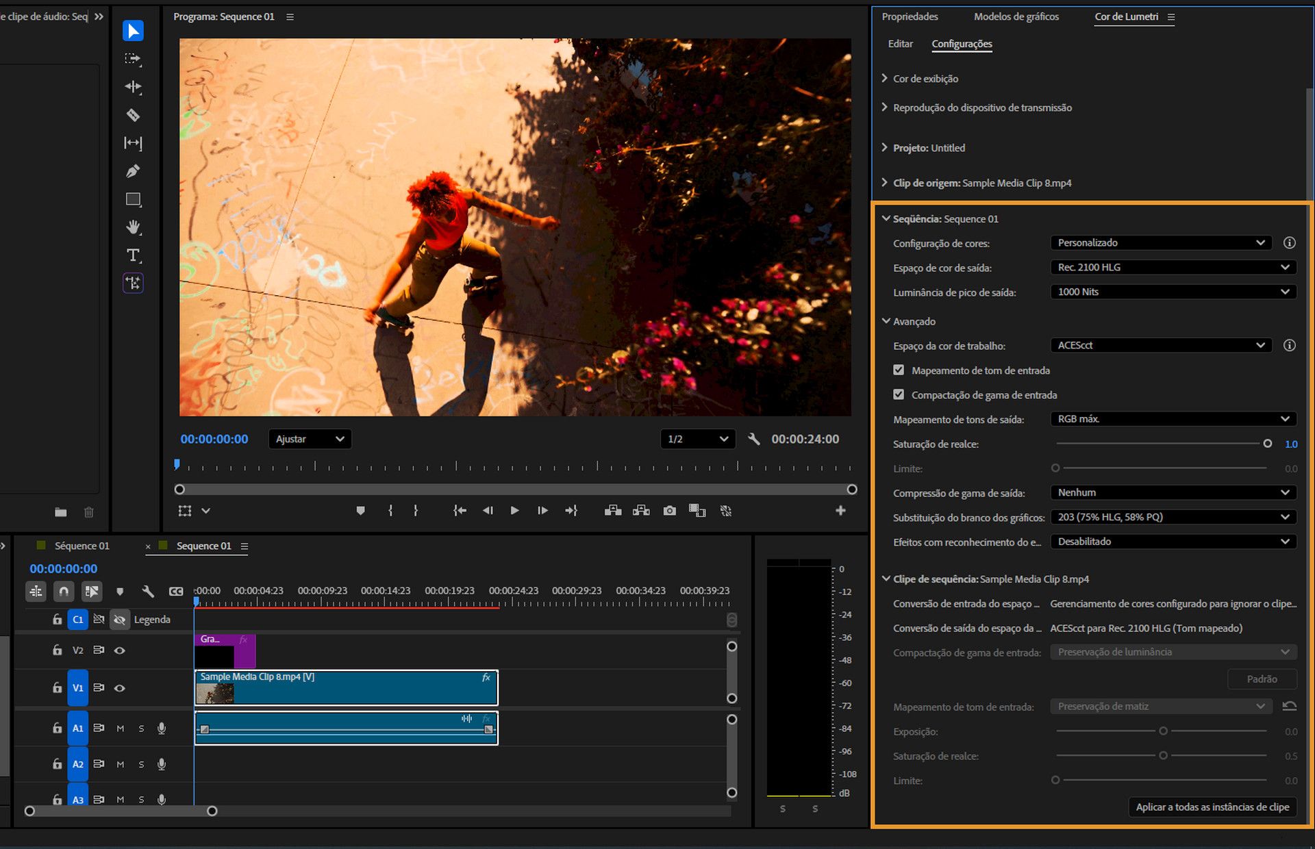 Interface do Premiere Pro mostrando as configurações de gerenciamento de cores para uma sequência e clipe selecionado no painel Lumetri Color.