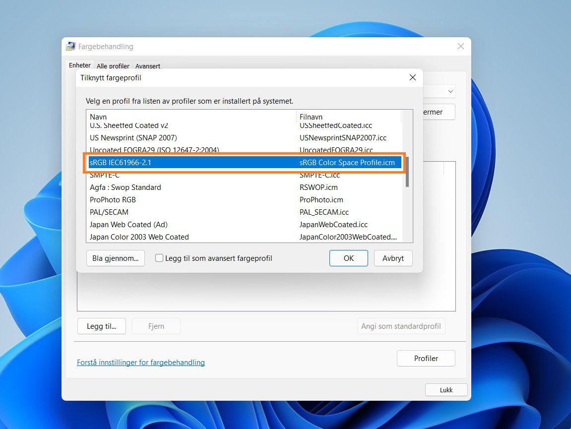 Hurtigboksen Tilknytt fargeprofil åpnes der sRGB IEC61966-2.1 er valgt.
