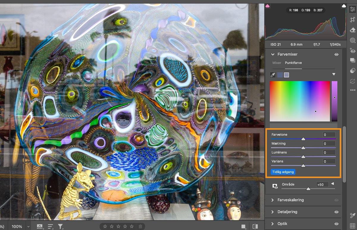 vinduesrefleksioner med flere poppende farver, redigeringsmenuen med farvemixerindstillinger åbne i Adobe Camera Raw