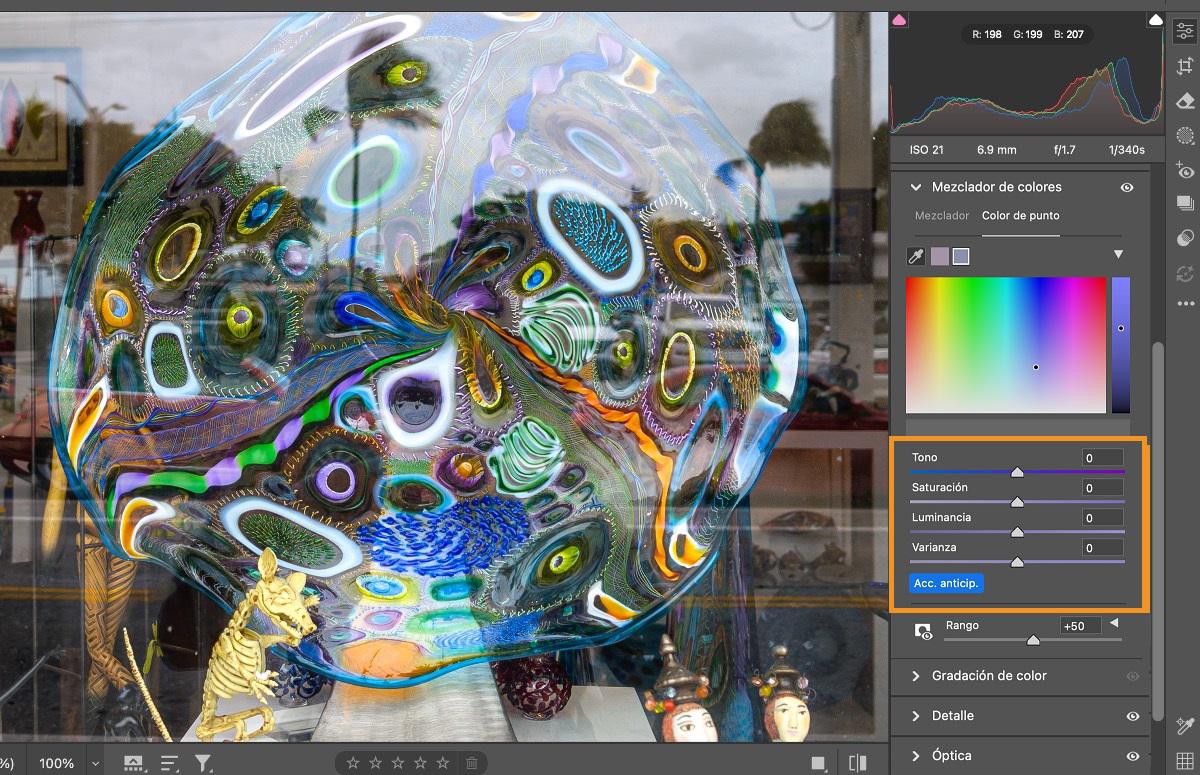 una imagen tomada a través de una ventana con un reflejo prominente. El panel Color de punto está resaltado en el panel de edición de Camera Raw.