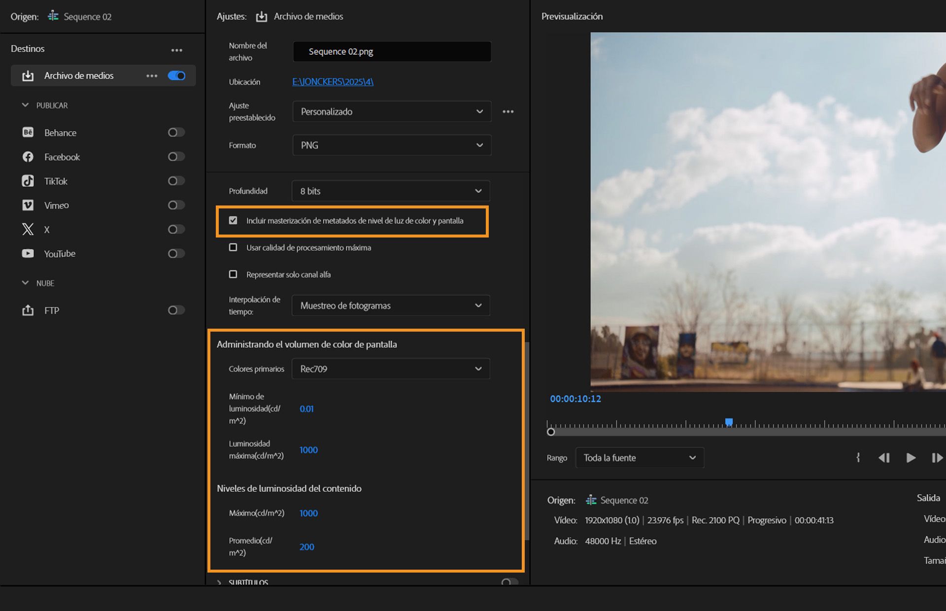 La configuración de exportación en Premiere Pro muestra la opción  Incluir masterización de metadados de nivel de luz de color y pantalla habilitada, con campos para colores primarios, rango de luminancia y niveles de luz del contenido visibles.