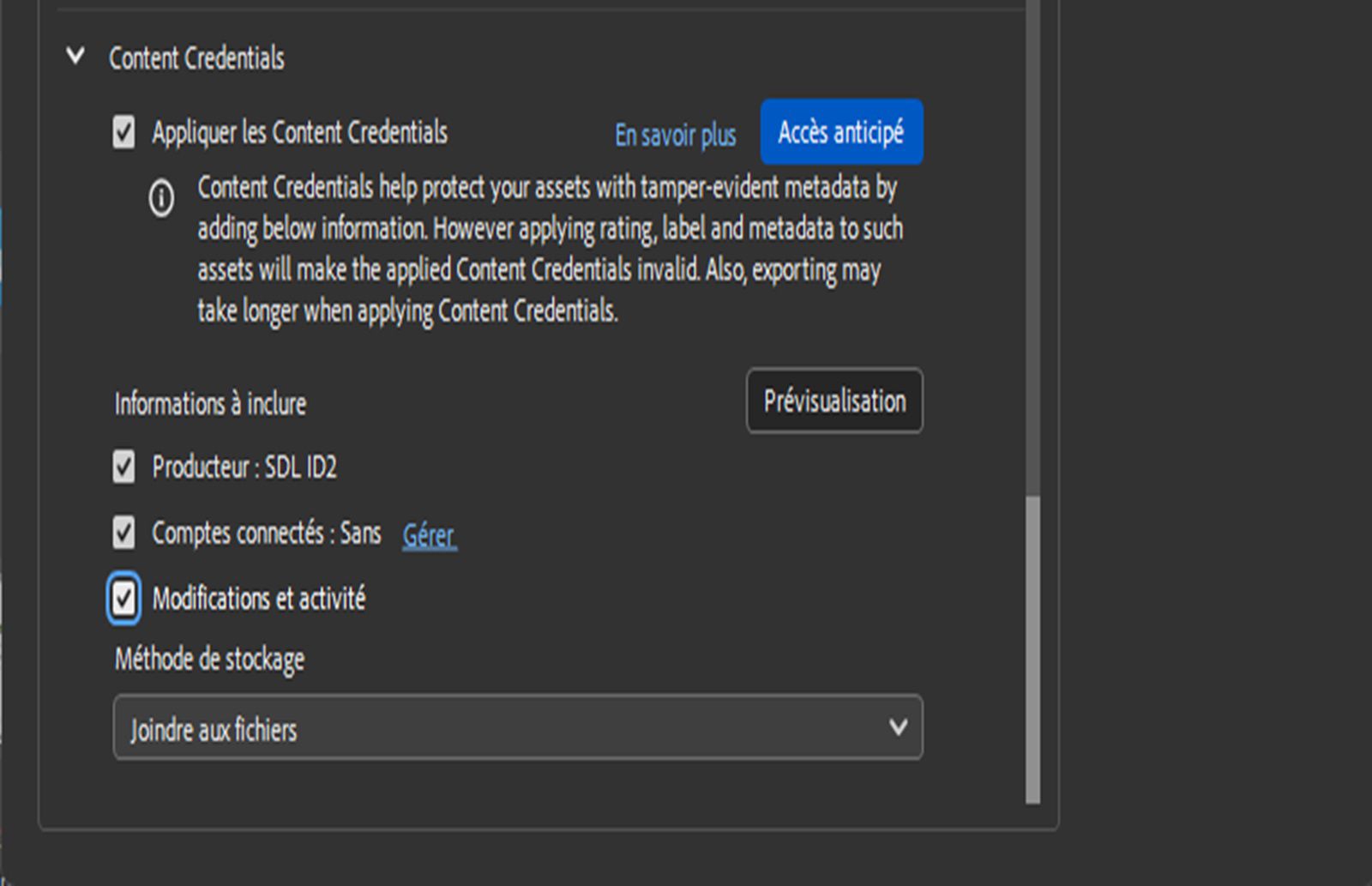 Les configurations des Content Credentials permettent à l’utilisateur d’appliquer des Content Credentials et de sélectionner les informations à inclure, comme le producteur, les comptes connectés et les méthodes de stockage.