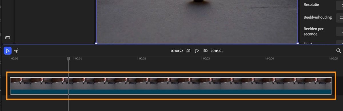 De tijdlijn heeft een video en er zijn opties om de tijdlijnweergave aan te passen, het fragment te splitsen en meer.