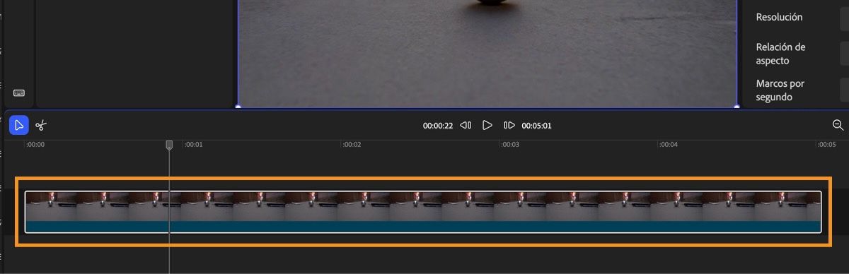 La cronología contiene un vídeo y hay opciones para ajustar la vista de la cronología, dividir el clip y más.