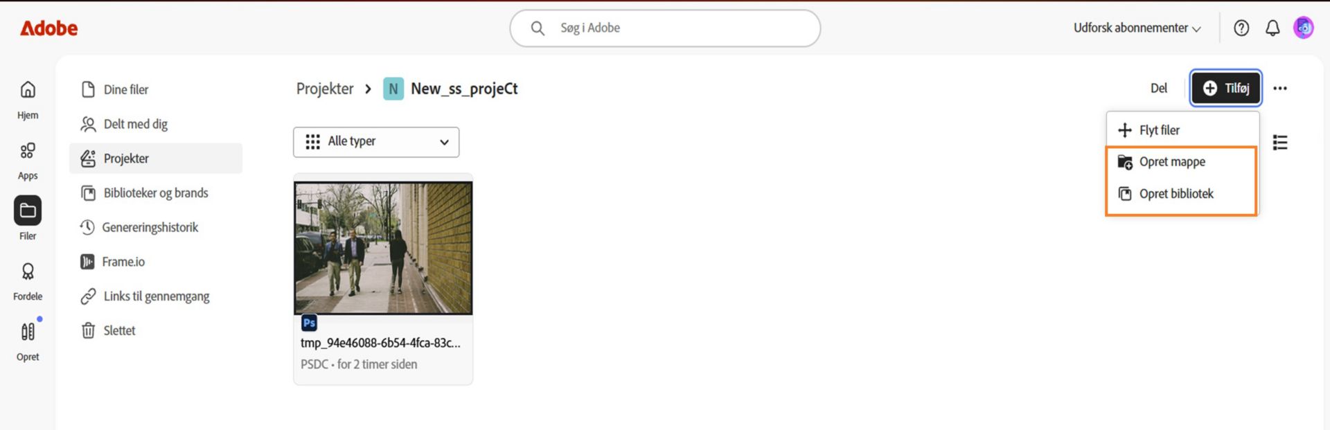Webgrænsefladen fra Adobe viser projektvisningen med mulighed for at tilføje og organisere filer ved at oprette mapper eller biblioteker.