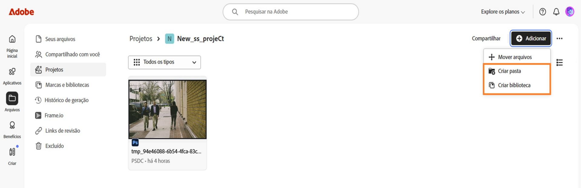 Interface web da Adobe mostrando a visualização de Projetos com a opção de adicionar e organizar arquivos criando pastas ou bibliotecas.