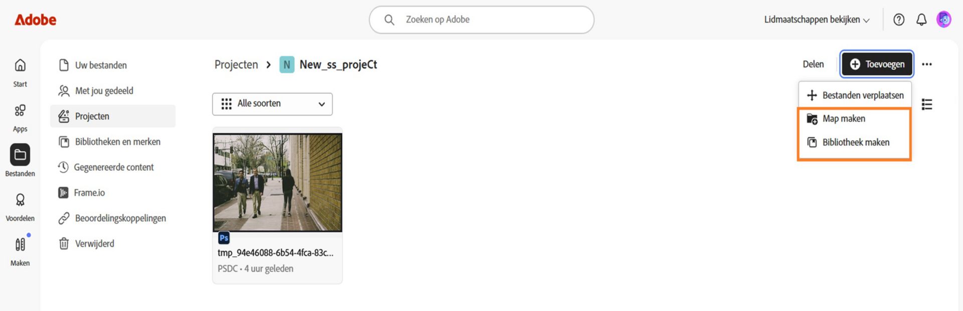 Adobe-webinterface met de weergave Projecten en de optie om bestanden toe te voegen en te ordenen door mappen of bibliotheken te maken.