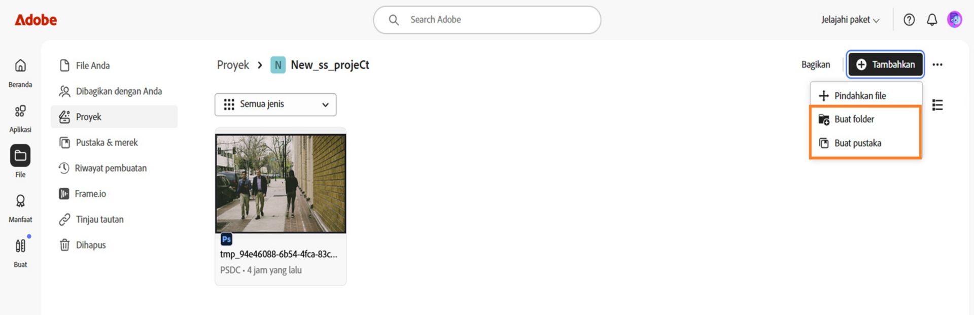 Antarmuka web Adobe yang menampilkan tampilan Proyek dengan opsi untuk menambahkan dan mengelola file dengan membuat folder atau pustaka.