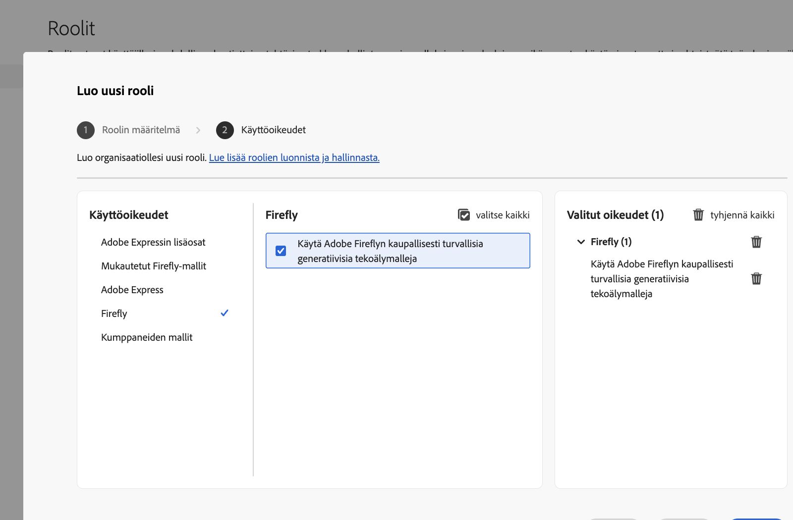 Kuva näyttää Admin Consolen Luo rooli -näytön, jossa on luettelo käyttöoikeuksista ja ominaisuuksista, joista voit valita