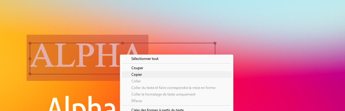 Le mot ALPHA est sélectionné sur un calque de texte et le menu contextuel est ouvert. Dans le menu contextuel, l’option Coller est sélectionnée.