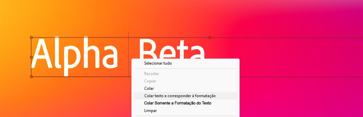 O texto é colado por meio da opção Colar texto e manter a formatação de destino do menu de contexto. O texto colado adapta a fonte de texto e o estilo da camada de destino.