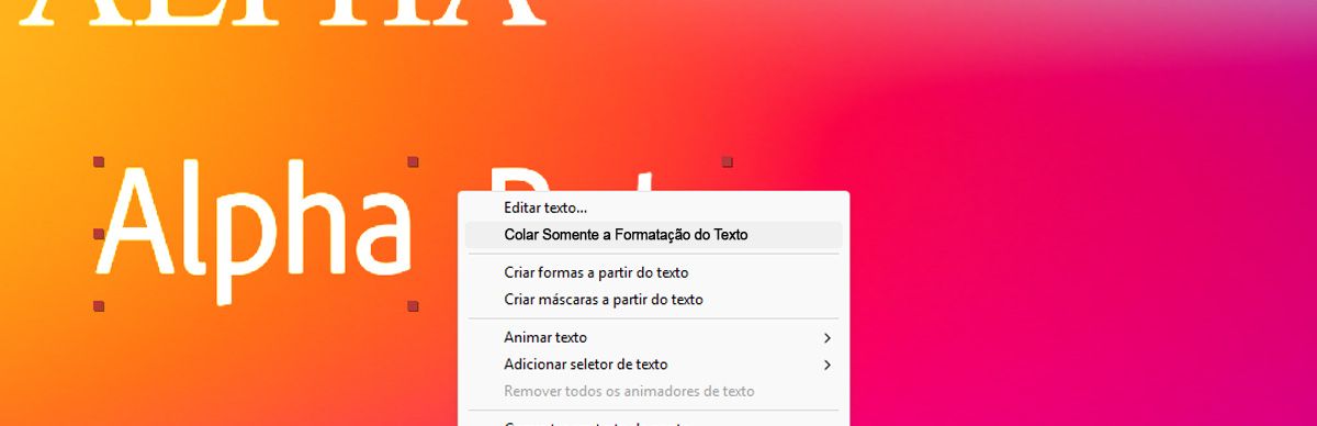 Uma camada de texto é selecionada e, no menu de contexto, a opção Colar somente formatação de texto é selecionada.