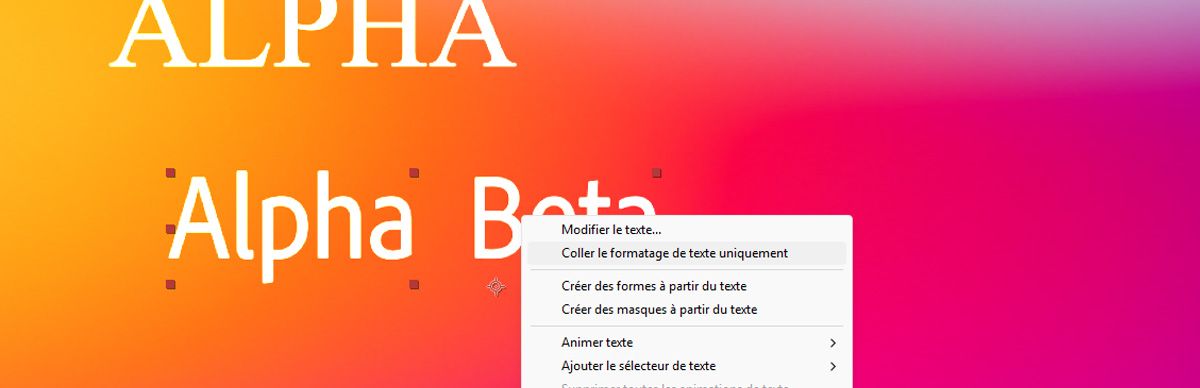 Un calque Texte est sélectionné et dans le menu contextuel, l’option Coller uniquement la mise en forme du texte est sélectionnée.