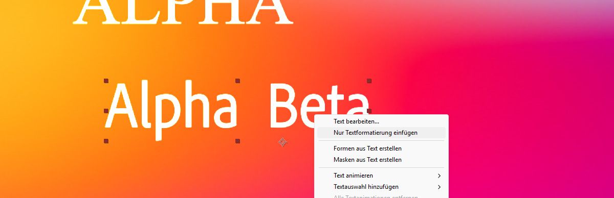 Eine Textebene ist ausgewählt und aus dem Kontextmenü wird die Option „Nur Textformatierung einfügen“ ausgewählt.