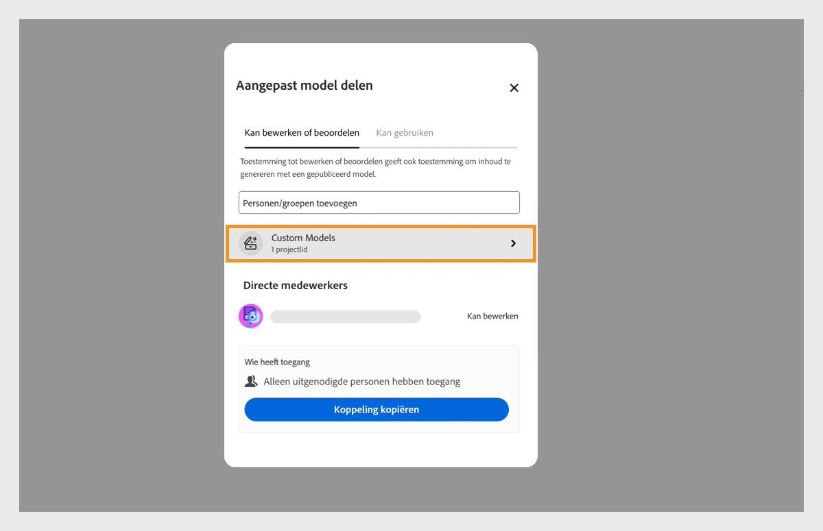 Het dialoogvenster Aangepast model delen wordt geopend en bevat verschillende opties, zoals het toevoegen van nieuwe gebruikers en het kopiëren van de koppeling naar het aangepaste model om te delen.