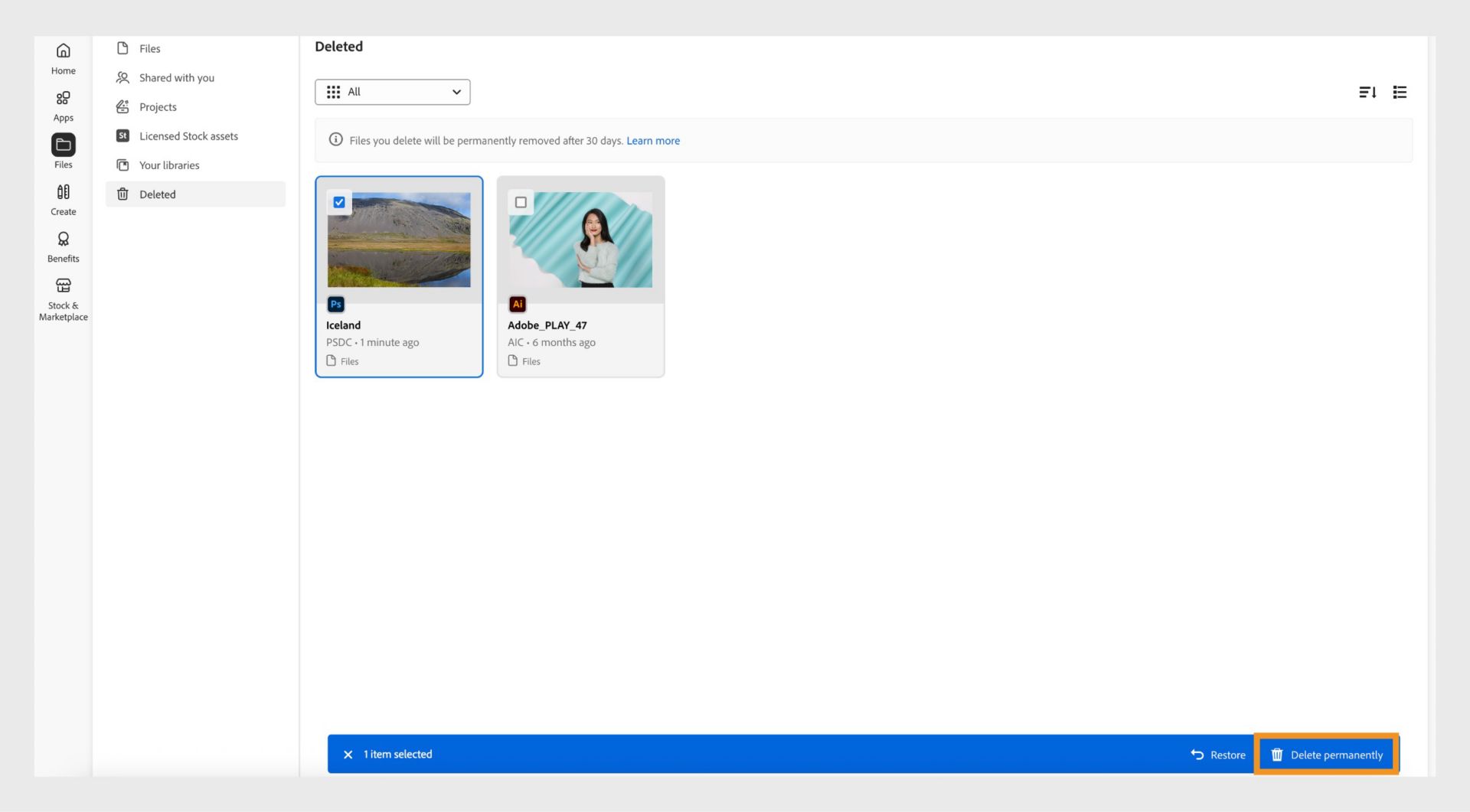 Il nastro blu, che appare in basso quando selezioni i tuoi file nella scheda Eliminati, fornisce l'opzione per eliminare definitivamente i tuoi documenti cloud.
