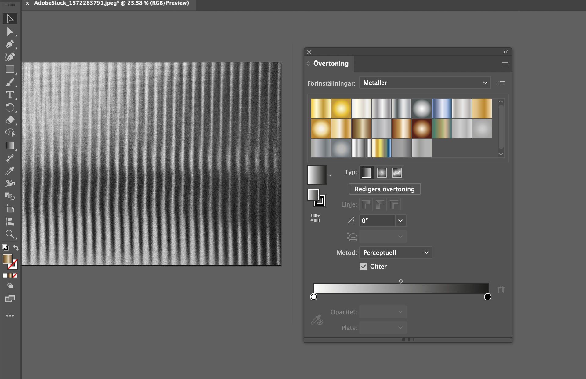Övertoningspanelen i Illustrator som visar metallförinställningar tillämpade med gitter på en texturerad bakgrund i gråskala.