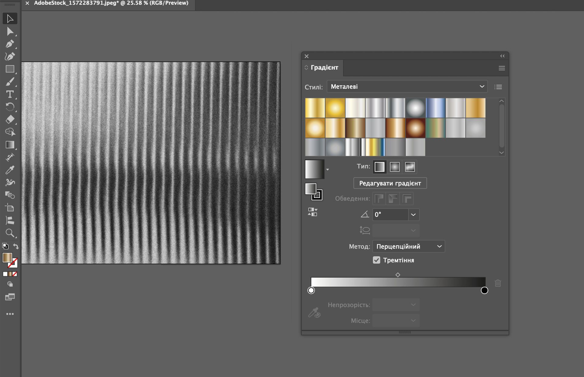 На панелі «Градієнт» в Illustrator показано металізовані стилі, застосовані з використанням ефекту розмивання до текстурованого фону у відтінках сірого.